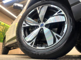 【純正18インチアルミホイール】外観にマッチした純正アルミホイールを装着しております。各種社外アルミホイールや、スタッドレスタイヤも取扱いしております。是非ご相談ください♪
