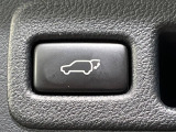 【パワーバックドア】スマートキーや運転席のボタンを押すだけでリアゲートが自動で開閉します!荷物を持っている時や、高い位置にあるバックドアを閉める際に便利な機能です♪