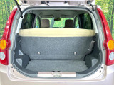 普段のお買い物や通勤、送迎等に十分な荷室スペースを確保しております。セカンドシートを倒すと、大きな荷物の積載も可能です♪