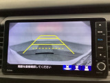 バックでの車庫入れも安心です! リアカメラが付いているバックモニター付のナビを装備しております。操作線もついており距離感も画面から確認できます。