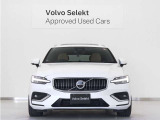 簡潔なラインと明確な意図をもって形作られたV60の外観は、伝統的なスカンジナビアンデザインそのものです。躍動感に溢れ優雅な雰囲気を持ち、細部に至るまで気を配られたその姿には確かな自信が映し出されます。