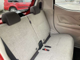 後部座席です。綺麗・清潔に仕上げております。内装の綺麗なお車は気持ちが良いですし、コンディションのいい車が多いです。