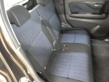 リアシートも座り心地が良く広々としておりますので、快適にお過ごしいただけます。