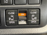 【両側パワースライドドア】スマートキーや運転席のスイッチで後席両側スライドドアの開閉が可能♪電動だから力を入れてドアを開ける必要が無く、小さなお子様でも簡単に開け閉めでき快適です♪