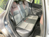 後部座席も気になるようなキズ・汚れやへたり等、大きなダメージはなく、良好な状態です。
