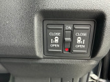 【両側パワースライドドア】両側がパワースライドドアになっており、運転席のスイッチやスマートキーのボタンからでも開閉が可能です!狭い駐車場でのお子様の乗り降りに便利です!