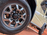【純正15インチアルミホイール】外観にマッチした純正アルミホイールを装着しております。各種社外アルミホイールや、スタッドレスタイヤも取扱いしております。是非ご相談ください♪