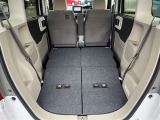 後席両側を倒すとかなり広くなります!スライドドアを開けて積み込めるのも大変便利です!!
