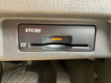 スッキリと収まったETC2.0ユニット。 やはり便利さからマストアイテムになってきましたね。