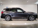 ☆BMWの前後重量配分50:50はエンジン自体をフロントタイヤよりも後ろにずらし、通常はエンジンルーム内に搭載される重量物であるバッテリーをトランクに移動させるなどして実現されています☆