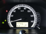 大きくて視認性の良いアナログメーターです。 走行距離 97926Km