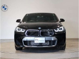 【キドニーグリル】BMWは約90年もの間、ほぼ全ての車両にひと目でBMWだと分かるこの特徴的なフロントグリルが備えられ、デザイン・アイコンとして親しまれてきました。
