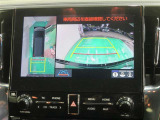 パノラミックビューモニター搭載。カメラで車両周囲の状況を映し出すため、狭い場所での駐車などに役立ちます。