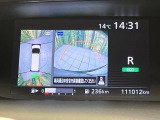 【アラウンドビューモニター】専用のカメラにより、上から見下ろしたような視点で360度クルマの周囲を確認することができます☆死角部分も確認しやすく、狭い場所での切り返しや駐車もスムーズに行えます。