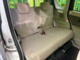 後部座席も気になるようなキズ・汚れやへたり等、大きなダメージはなく、良好な状態です。