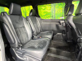 後部座席も気になるようなキズ・汚れやへたり等、大きなダメージはなく、良好な状態です。