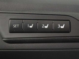 運転席のパワーシートは3名様分までメモリー機能付きです。
