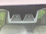 【スマートアシスト】走行中に前方の車両等を認識し、衝突しそうな時は警報とブレーキで衝突回避と被害軽減をアシスト。より安全にドライブをお楽しみいただけます。
