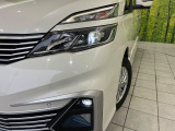 【LEDヘッドライト】悪天候や夜間走行時も良好な視界を確保し安心して運転できる高輝度LEDヘッドライトを装備!点灯速度が早く、消費電力も抑えられています。