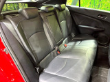 後部座席も気になるようなキズ・汚れやへたり等、大きなダメージはなく、良好な状態です。