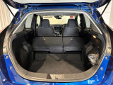 後席を折りたたむととても広い荷室になります。荷物もしっかり積み込めます!