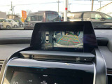 全方位モニター装着車は後退時の強い味方です♪車庫入れや縦列駐車の際、後退操作の参考になるガイドラインをナビ画面に表示します。