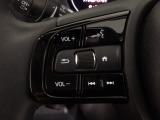 ステアリングリモコンは、運転中でも簡単に音量調整やチャンネル変更もできます!わき見運転防止にもつながるので安心です♪
