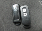 スマートキー付!キーを取り出さなくてもドアロックの施錠・開錠、エンジンの始動が出来ます!雨の日や荷物の多い日にとても便利ですね♪