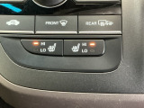 運転席/助手席シートヒーターで寒い日もすぐに温かくなり快適に過ごせます。2段階の温度調整が可能です