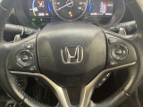 ハンドルにHondaセンシング系のクルーズコントロールやレーンキープアシストなどのスイッチと、オーディオの操作スイッチが装備されています。ハンドルから手を離さず安全に操作できます。