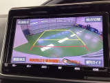 ガイドライン付きバックモニターで車庫入れも安心。知らない道でも安心して楽しくお出かけができます