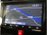 純正ナビを装備。タッチパネル式で使いやすく、お出かけもラクラクです。