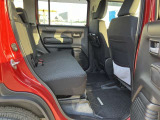 後部座席も意外とゆったりしています!落ち着いたデザインも良いですね!