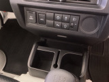 路面の状況に応じて4WDへの切り替えができるスイッチが装備されております。