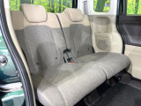 後部座席も気になるようなキズ・汚れやへたり等、大きなダメージはなく、良好な状態です。