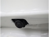 バックカメラが付いているので後方確認が非常にしやすいです。今や運転初心者も熟練者も必須装備!ついていて損はないですね♪