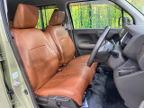 運転席シート廻りは使用感も少なく、良好な状態となっています。前オーナー様が丁寧に使っていたことがよくわかりますね。