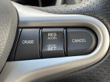 【クルーズコントロール】高速道路もラクラク走行。アクセルを離しても一定速度で走行ができ、長距離運転時の負担を軽減!加速・減速も簡単なスイッチ操作で調整できます。