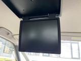 【フリップダウンモニター】大画面モニターで後席でもエンタメをお楽しみいただけます。小さなお子様にも大人気の装備です♪