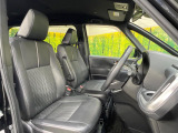 運転席シート廻りは使用感も少なく、良好な状態となっています。前オーナー様が丁寧に使っていたことがよくわかりますね。