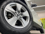 【純正17インチアルミホイール】外観にマッチした純正アルミホイールを装着しております。各種社外アルミホイールや、スタッドレスタイヤも取扱いしております。是非ご相談ください♪
