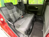 後部座席も気になるようなキズ・汚れやへたり等、大きなダメージはなく、良好な状態です。