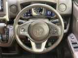 ステアリングも使用感が少なく、きれいな状態となっております♪