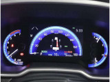 とっても見やすいメーターです。夜間時はラグジュアリーな気分にさせてくれる照明が魅力ですので、夜のドライブも楽しみになりますよ♪