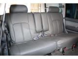 セカンドシートにもシートカバーを取り付けていますので、小さいお子様がジュースやお菓子をこぼしても、拭き取りが楽になります★ファミリーかーとしてもおススメの車両です。