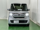LEDヘッドライトを装備しています。LEDヘッドライトはとても明るく、雨の日や夜間走行も安全・安心です。オートライトコントロール付きで周囲の明るさに応じて自動で点灯・消灯します