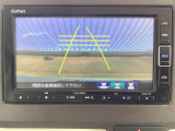 カラービジョンとガイドラインで見やすいバックモニター!車庫入れも楽ちんです♪