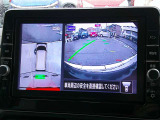 フロントカメラで前方の映像も確認可能ですよ♪空から見下ろすような視点で、スムースな駐車と安全確認をサポートします。