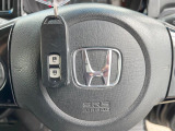 【Hondaスマートキー】カバンやポケットに入れたままでもドアの施錠・解錠が可能なスマートキーを装備。エンジンのオン・オフ時もカギを取り出す必要が無いからとっても便利です♪