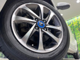 【純正オプション15インチアルミホイール】純正オプションホイールを装着。走行性能の向上に加え、外観もよりスタイリッシュになっています。